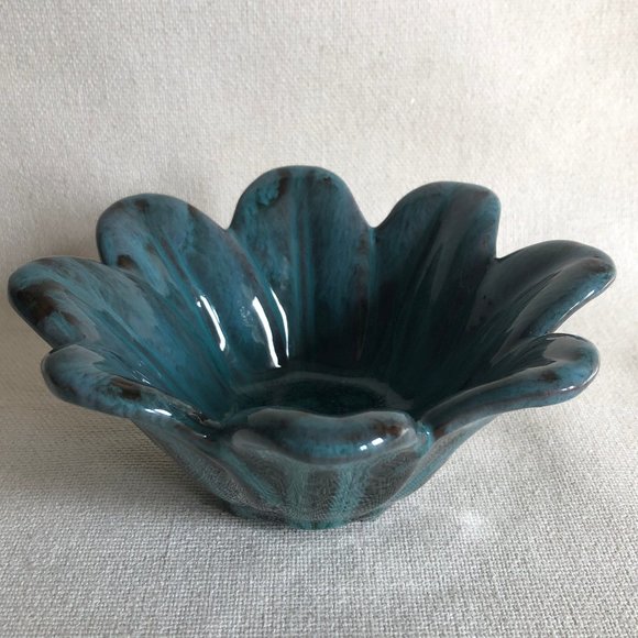 Evangeline Pottery Flower Bowl / Dish - Picture 1 of 5